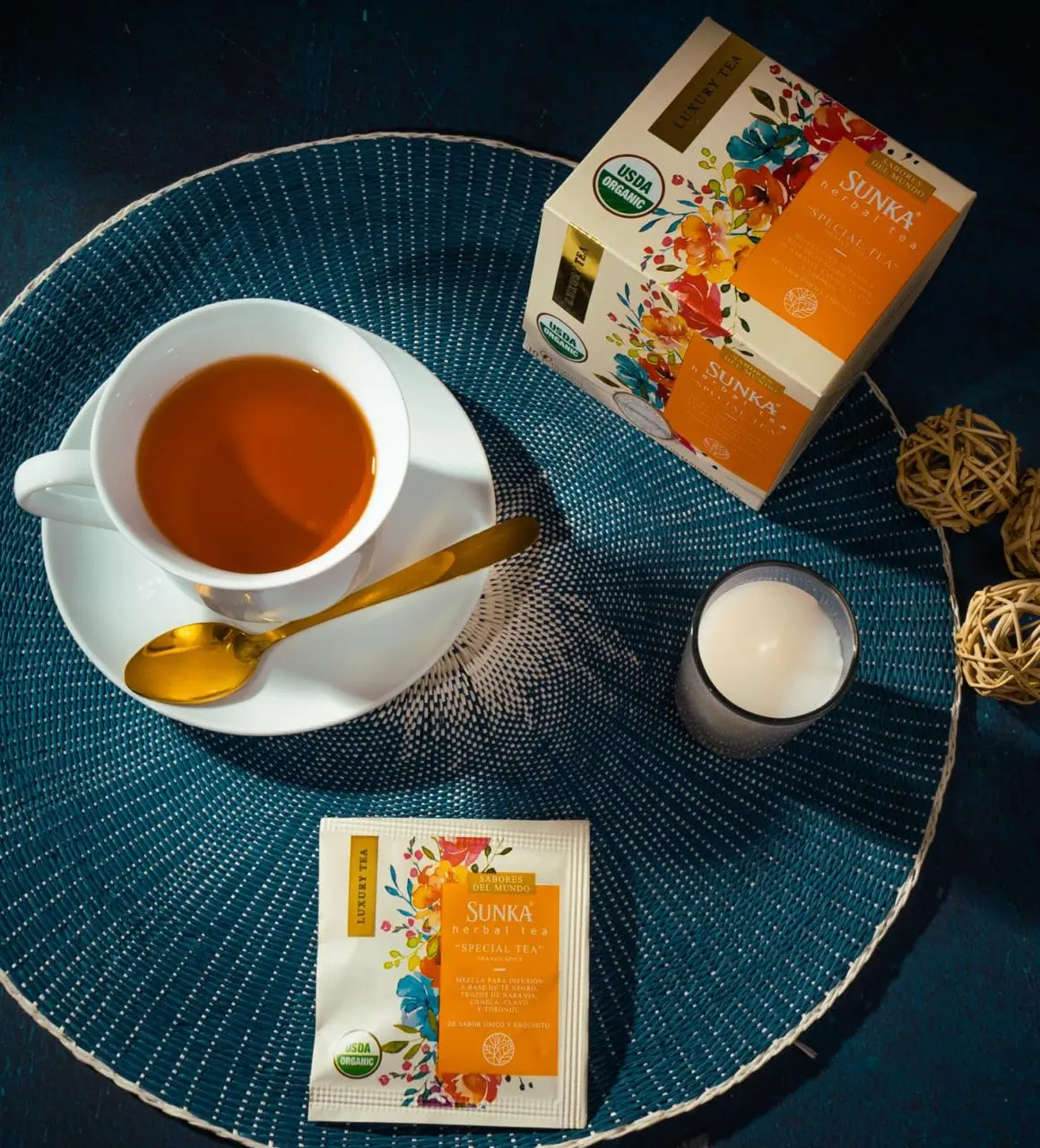 Selección de hojas, flores y especias para infusiones